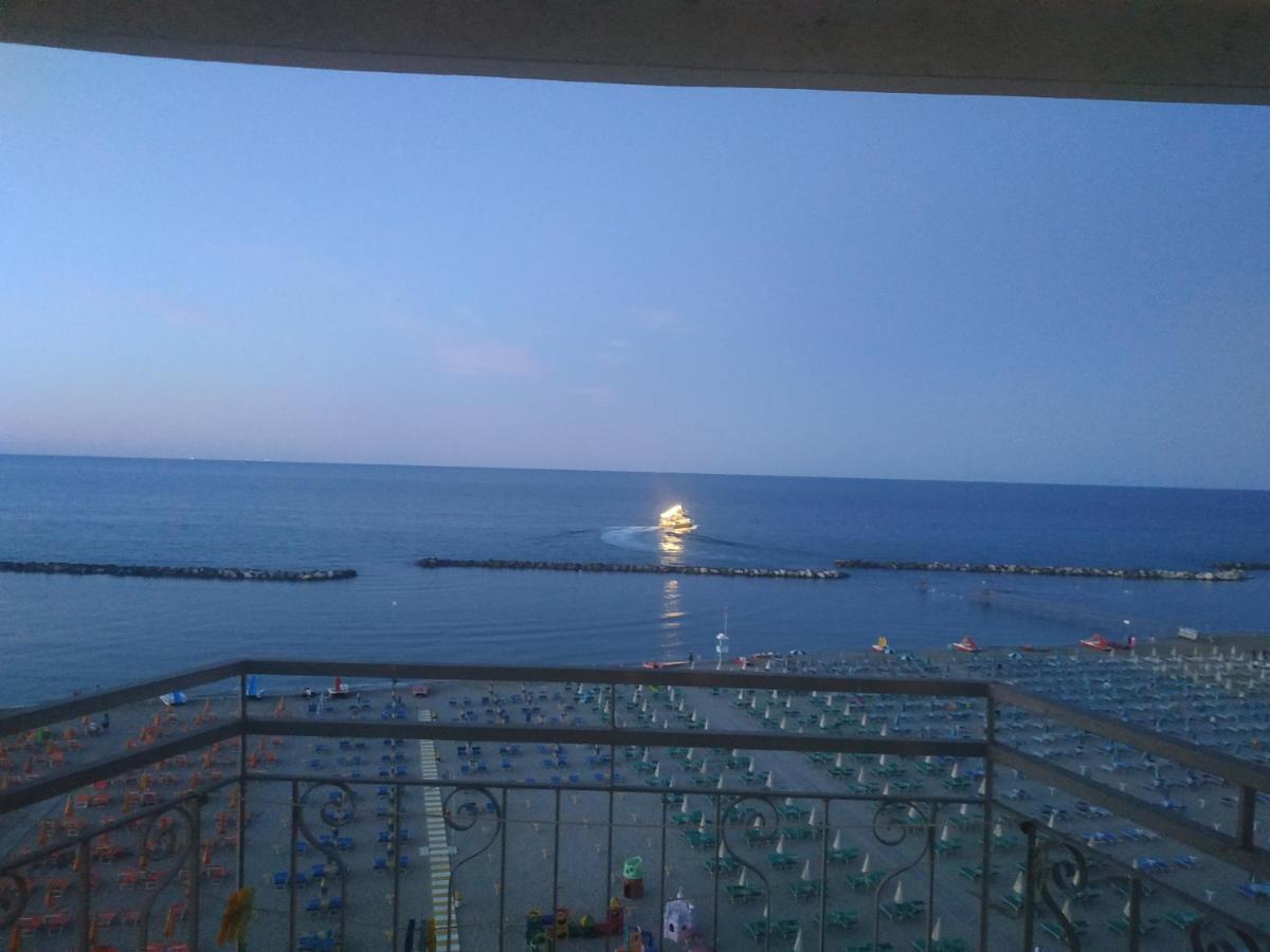 Hotel Tibidabo Bellaria-Igea Marina Buitenkant foto