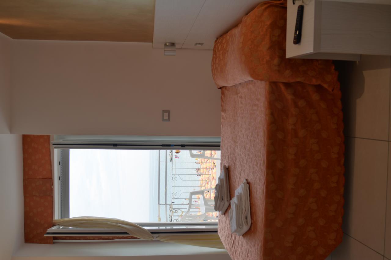 Hotel Tibidabo Bellaria-Igea Marina Buitenkant foto